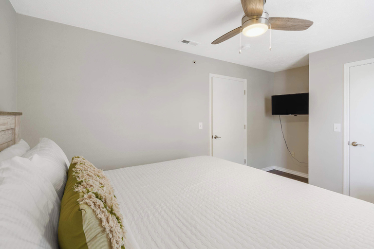 Bedroom 3, Hillside Lodge - Enjoy Music Venues & the Open Air, Taney