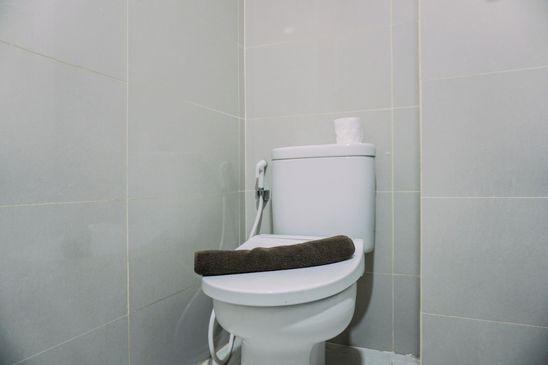 Bathroom 3, Simply And Comfortable Studio Apartment B Residence, Tangerang Selatan