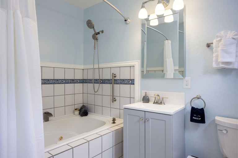 Bathroom 5, BytheSea Inn, San Mateo