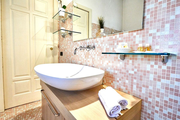 Bathroom 3, Atlas Apartments, Bergamo