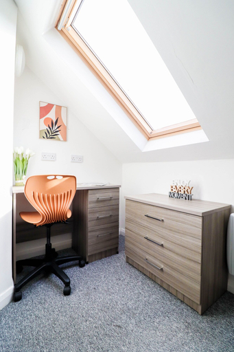 Room 2, Cosy and Bright 1-bedroom Stay, Southampton