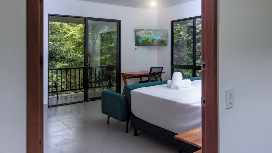 Room 5, Villa del Río, Aguirre