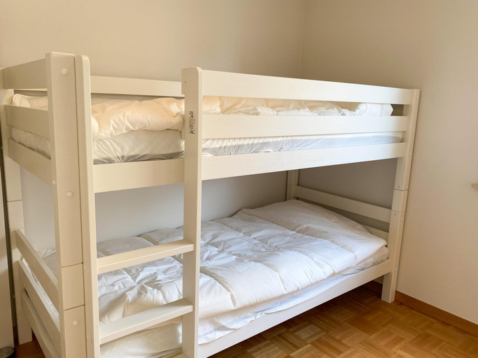 Bedroom 2, Apartment in Nieuwpoort-Bad by the Beach, West-Vlaanderen
