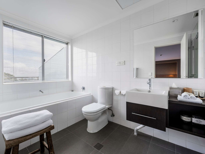 Bathroom 4, Mercure Sydney St Leonards, Sydney
