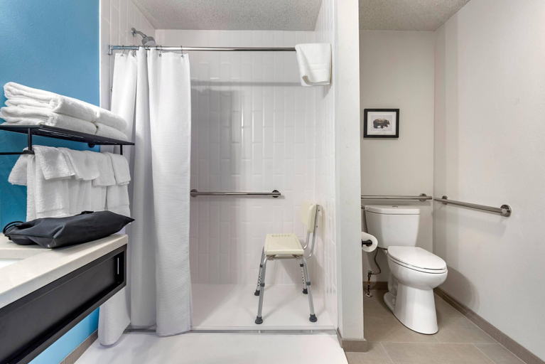 Bathroom 5, The Freeport Hotel, an Ascend Collection Hotel, Cumberland
