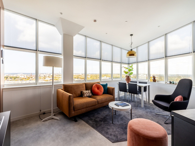 Living room 3, Comfortable Apartment With Panoramic Views, The Hague