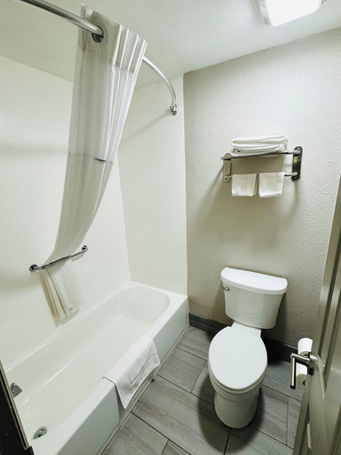 Bathroom 4, HomeLodge, Coweta