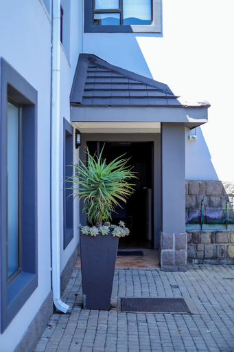 Exterior & Views 2, Uitzicht Guest house, Frances Baard