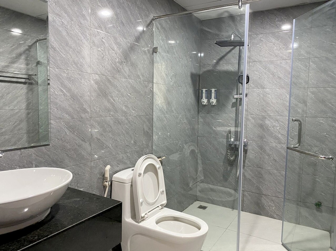 Bathroom, Nguyen Quyen Hotel, Hai Bà Trưng