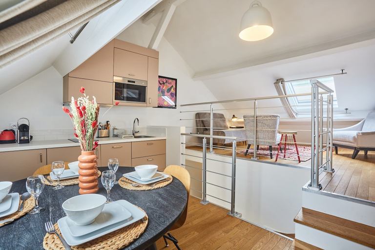 Dining 5, Charming Triplex Le Marais/Beaubourg, Paris