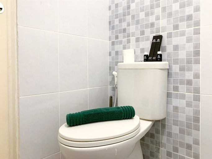 Bathroom 3, Fancy And Nice 2Br At Tokyo Riverside Pik 2 Apartment, Tangerang