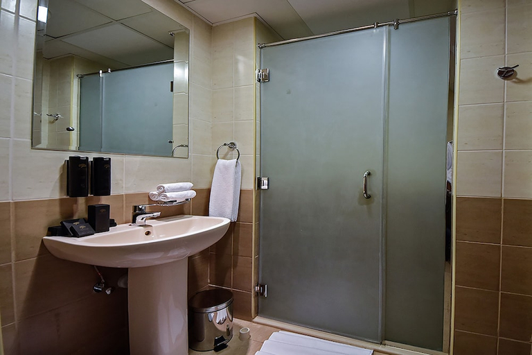 Bathroom 4, Jannah Hotel Apartments & Villas, Ras Al Khaimah