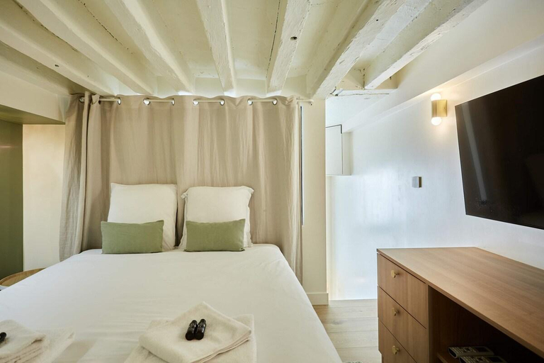 3, Chic Duplex with AC • Bastille & Marais, Paris