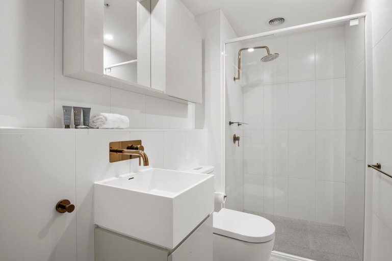 Bathroom, Bright 2-bed Apartment in Fitzroy's Heart, Melbourne