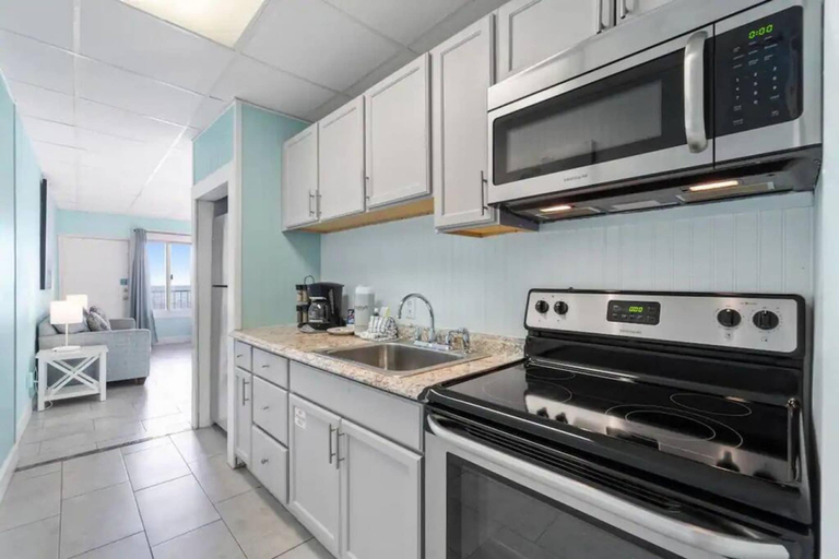 Private kitchen, Slice o Paradise Gulf Front Balcony Pool, Bay