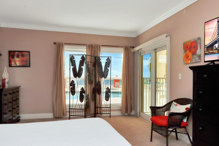Room 1, Paradise Shores 105, Bay