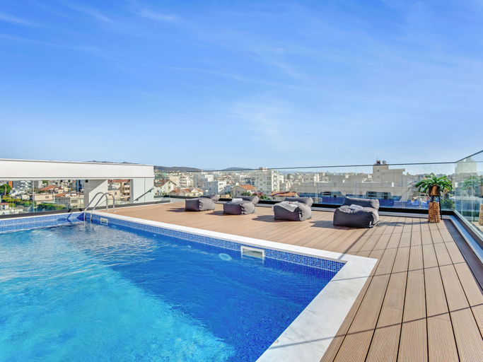 Sport & Beauty, Sanders Crystal 2 Limassol