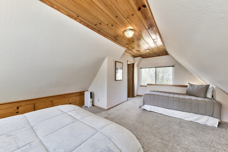 Room 2, 853p Lakeside Beach 4 Bedroom Home, El Dorado