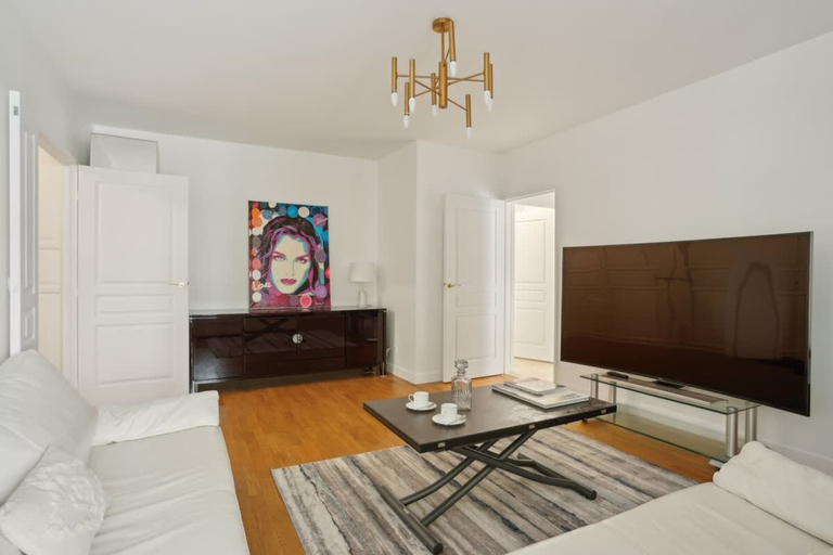 Living area 5, Elegant New Apartment With Balcony in the 16th - M, Paris