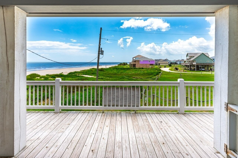 Property grounds 3, Deja Blue 2 3 Bedroom Home, Galveston