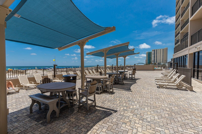 Outdoor dining 5, Phoenix X 1017 3 Bedroom Condo, Escambia