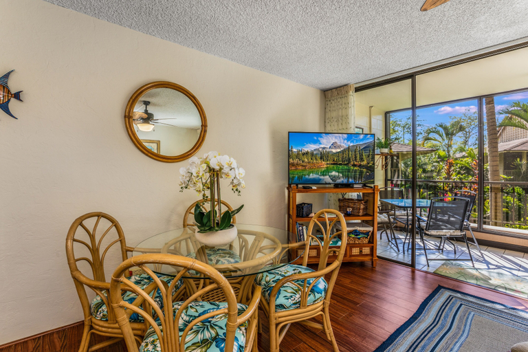 Dining, Kalanikai 110 1 Bedroom Condo, Hawaii