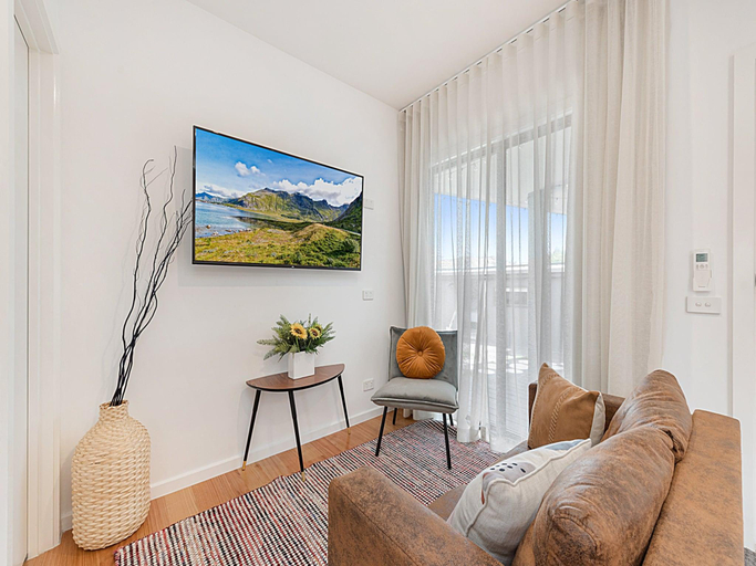 4, Gorgeous 3-Bed House with Spacious Shared Backyard, Melbourne