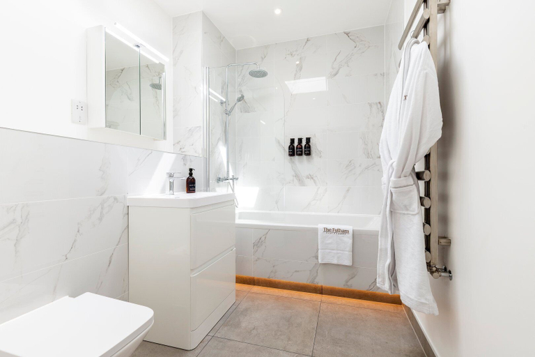 Bathroom 3, Upscale Serene Getaway - Prime Chelsea Location!, London
