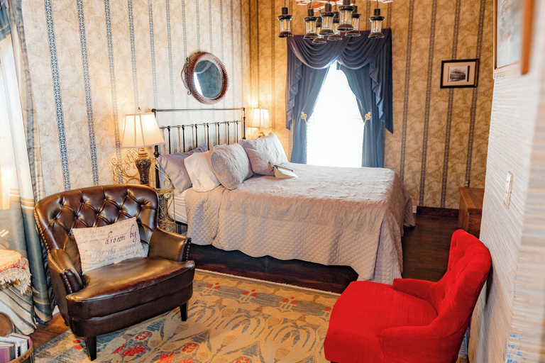 Bedroom 3, Montgomery Inn BnB, Woodford