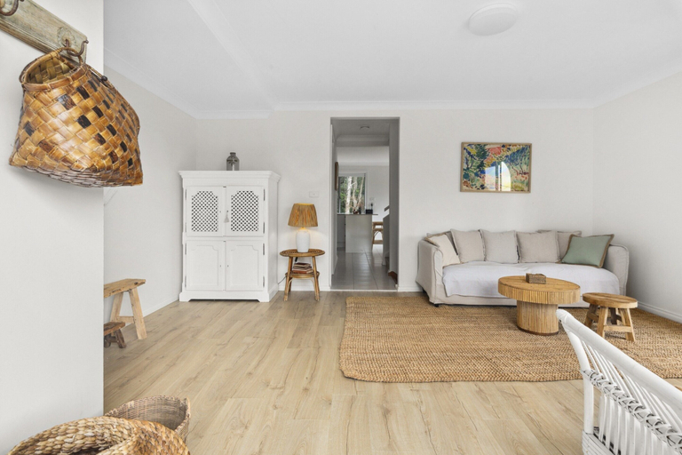 Living room 3, Bright Coastal Townhouse With BBQ & Courtyard, Gosford - East