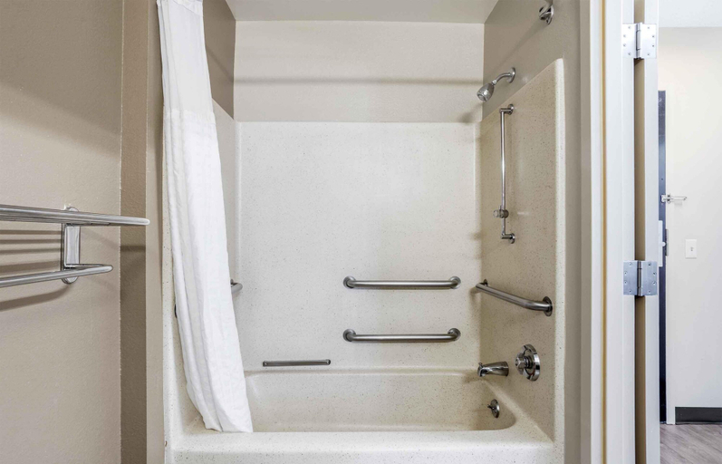 Bathroom 4, Extended Stay America Suites Santa Barbara Calle Real, Santa Barbara