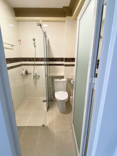 Bathroom 4, Home Away Do Quang Dau, District 1