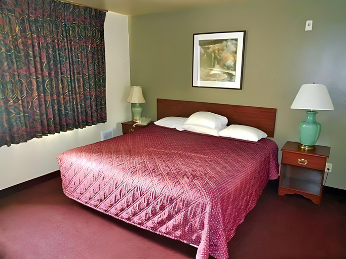 Bedroom 3, Americas Inn & Suite, King