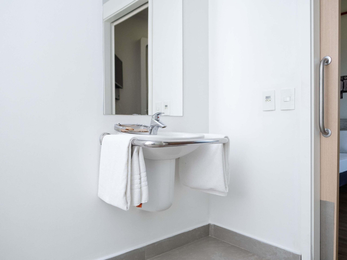 Bathroom 5, ibis budget Sorocaba, Sorocaba