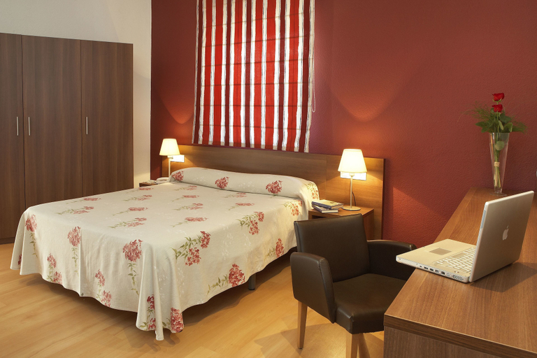 Bedroom 3, Alegria Plaza Paris, Girona