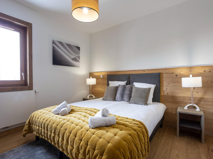 Room 5, Chalet in Paradiski With Ski-in/ski-out Access, Savoie