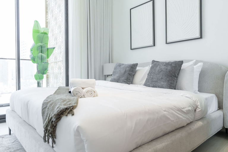 Room 4, Tranquil 2 Bedroom in Binghatti Onyx With a Private Pool and City View, Dubai