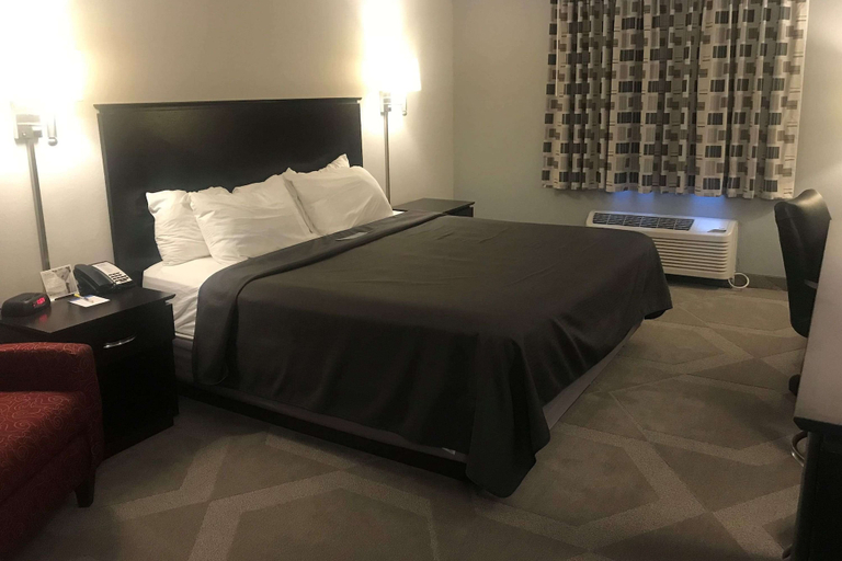 Bedroom 3, Days Inn by Wyndham Conneaut, Ashtabula