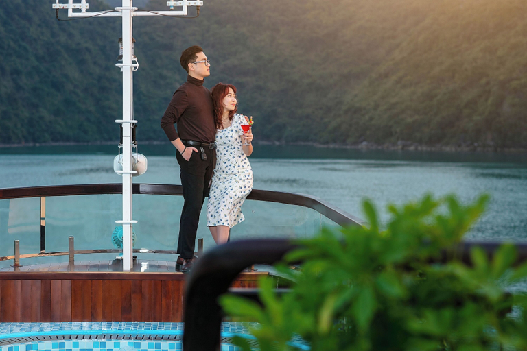 Sport & Beauty 5, Nostalgia Halong Cruise, Hạ Long