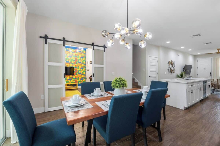 Living area 2, Beautiful 4BR Home w/ Modern Design, Osceola