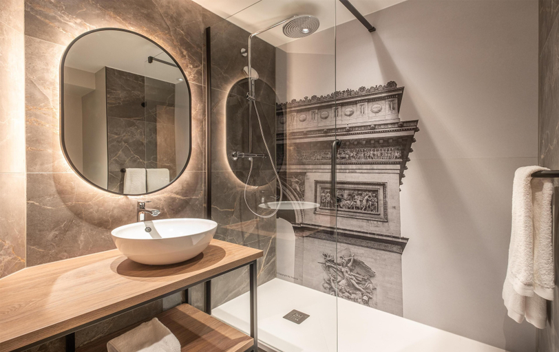Bathroom 5, Golden Tulip CDG Airport Roissy, Val-d'Oise