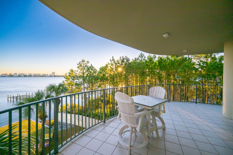 Outdoor dining 2, Phoenix On The Bay 1216 2 Bedroom Condo, Baldwin