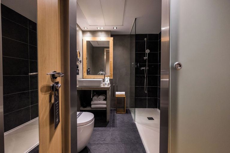 Bathroom 5, Hotel Zenit Abeba, Madrid