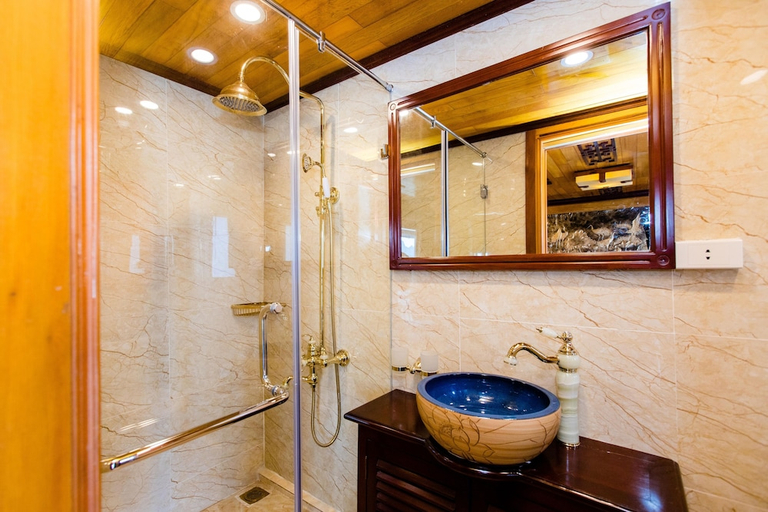 Bathroom 4, Victory Cruise, Hạ Long