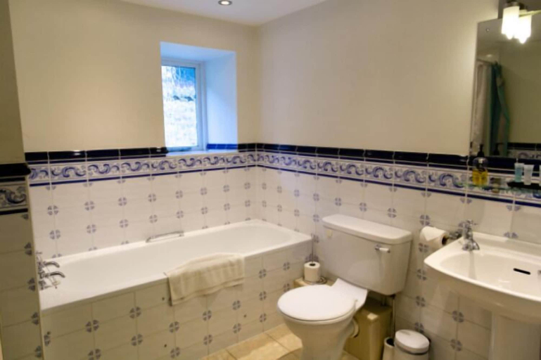 Bathroom, The Maltsters Arms, Devon