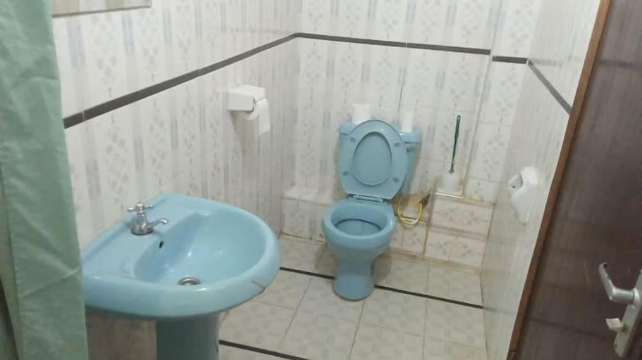 Bathroom 3, Dan's Hotel, Nyaribari Chache