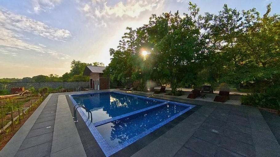 Pool 3, village avenue resort, N. Palatha Central