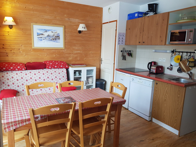 Private kitchen 5, Ground Floor Apapartment in Chamrousse, Isère
