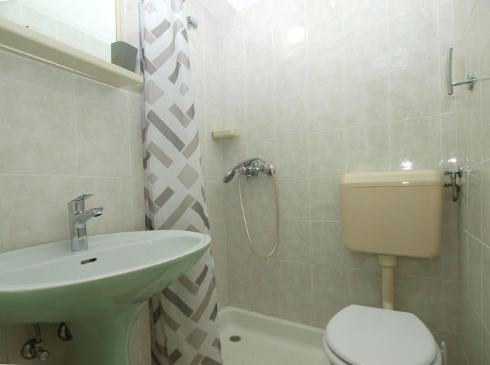 Bathroom 3, Apartment 762, Medulin