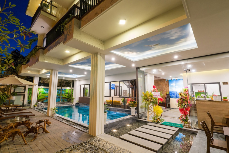 Exterior & Views